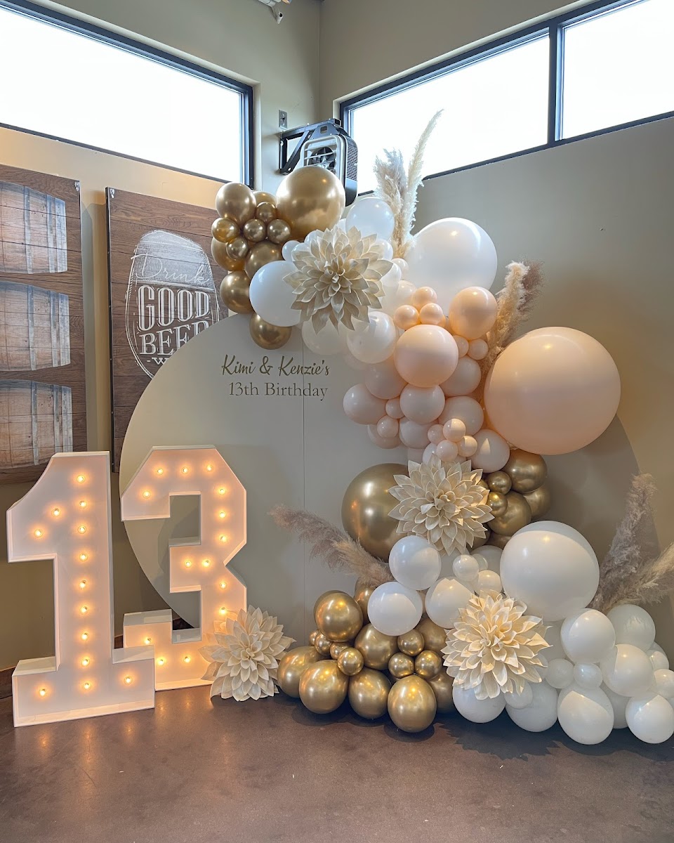Fashion Balloons Inc