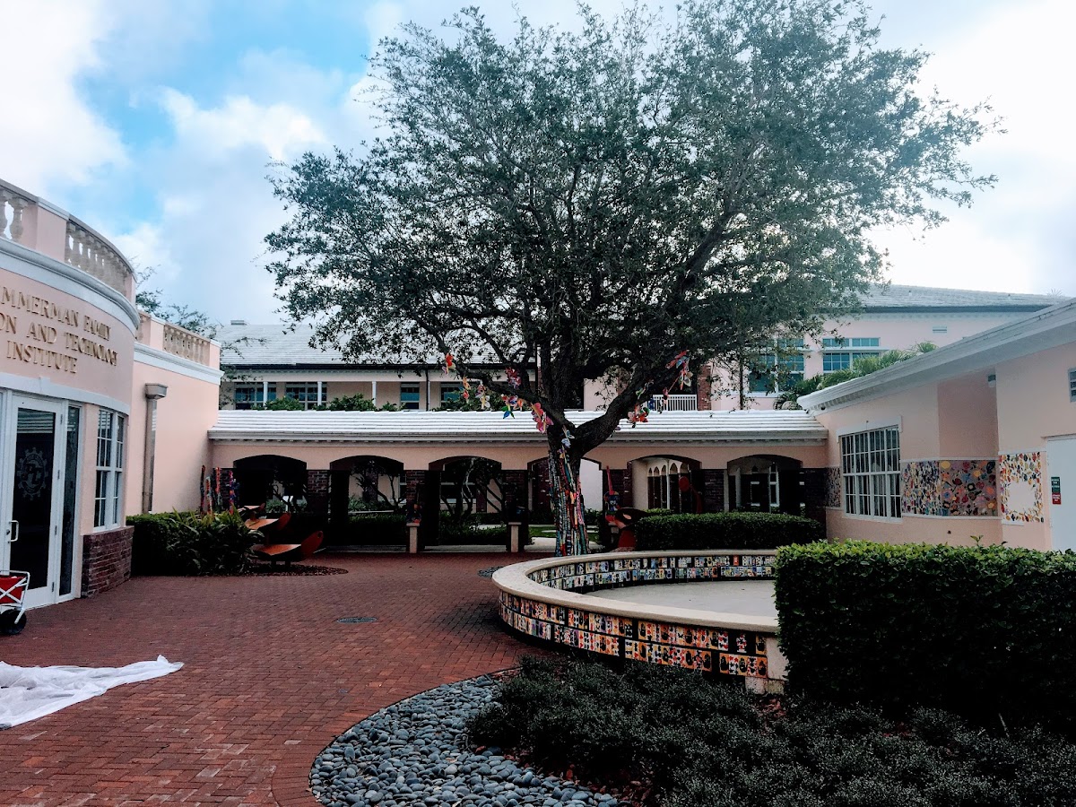 Pine Crest School